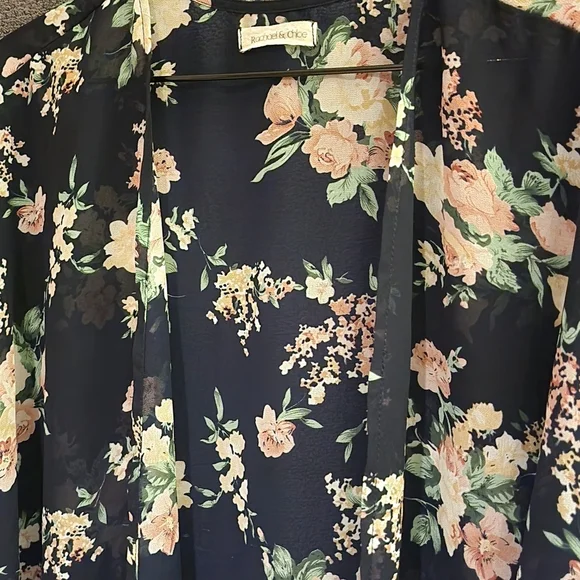 #084 Rachael & Chloe - Picture 3 of 4